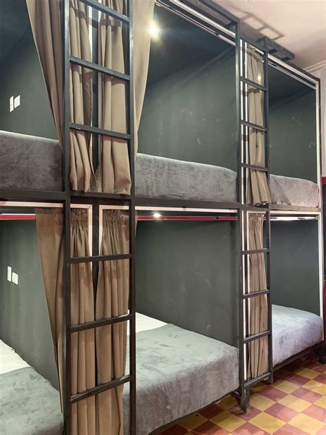 Hostels Worldwide .